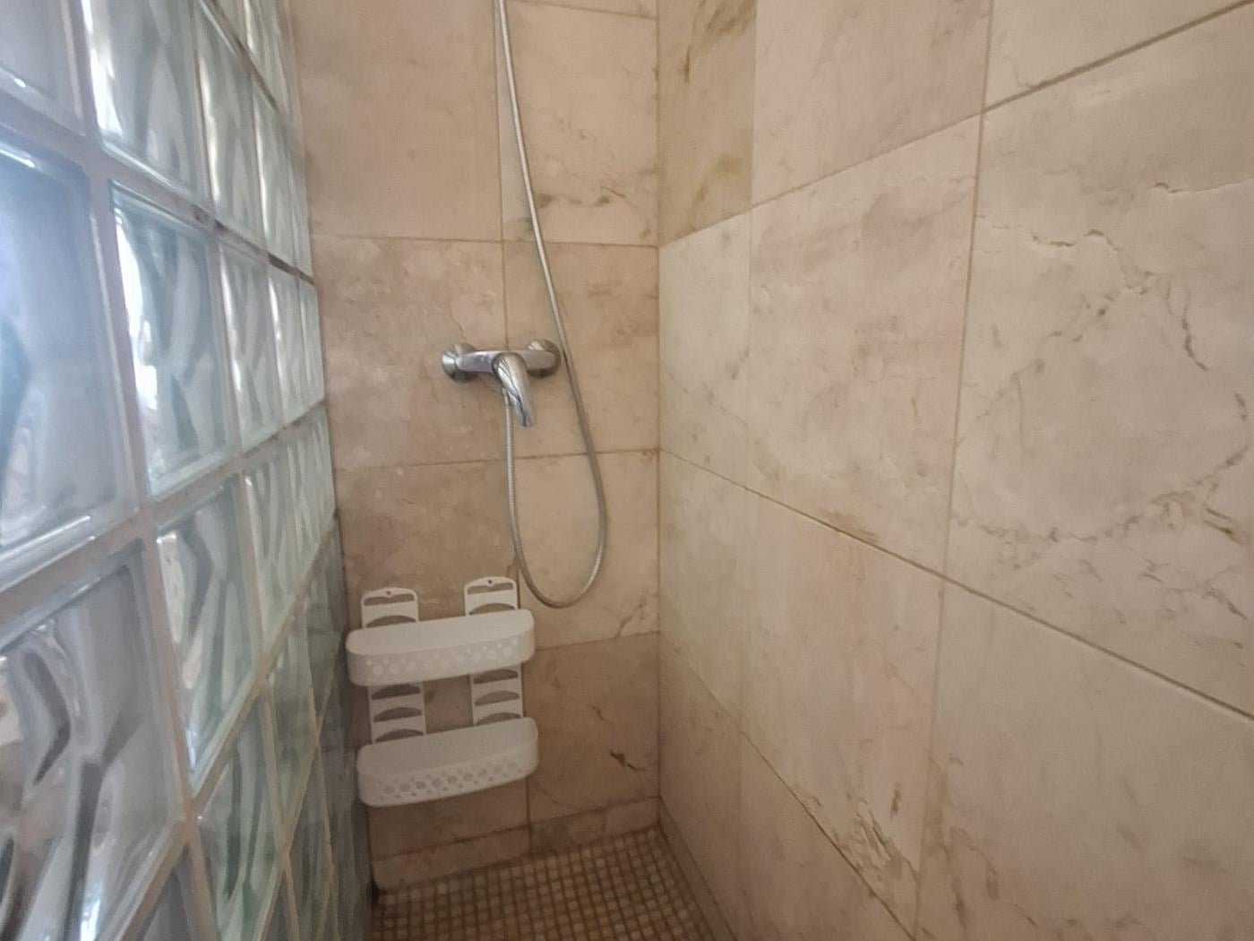 image FANTÁSTICA CASA ADOSADA EN LA TAHONA DE 3 DORMITORIOS + 2 BAÑOS. 4