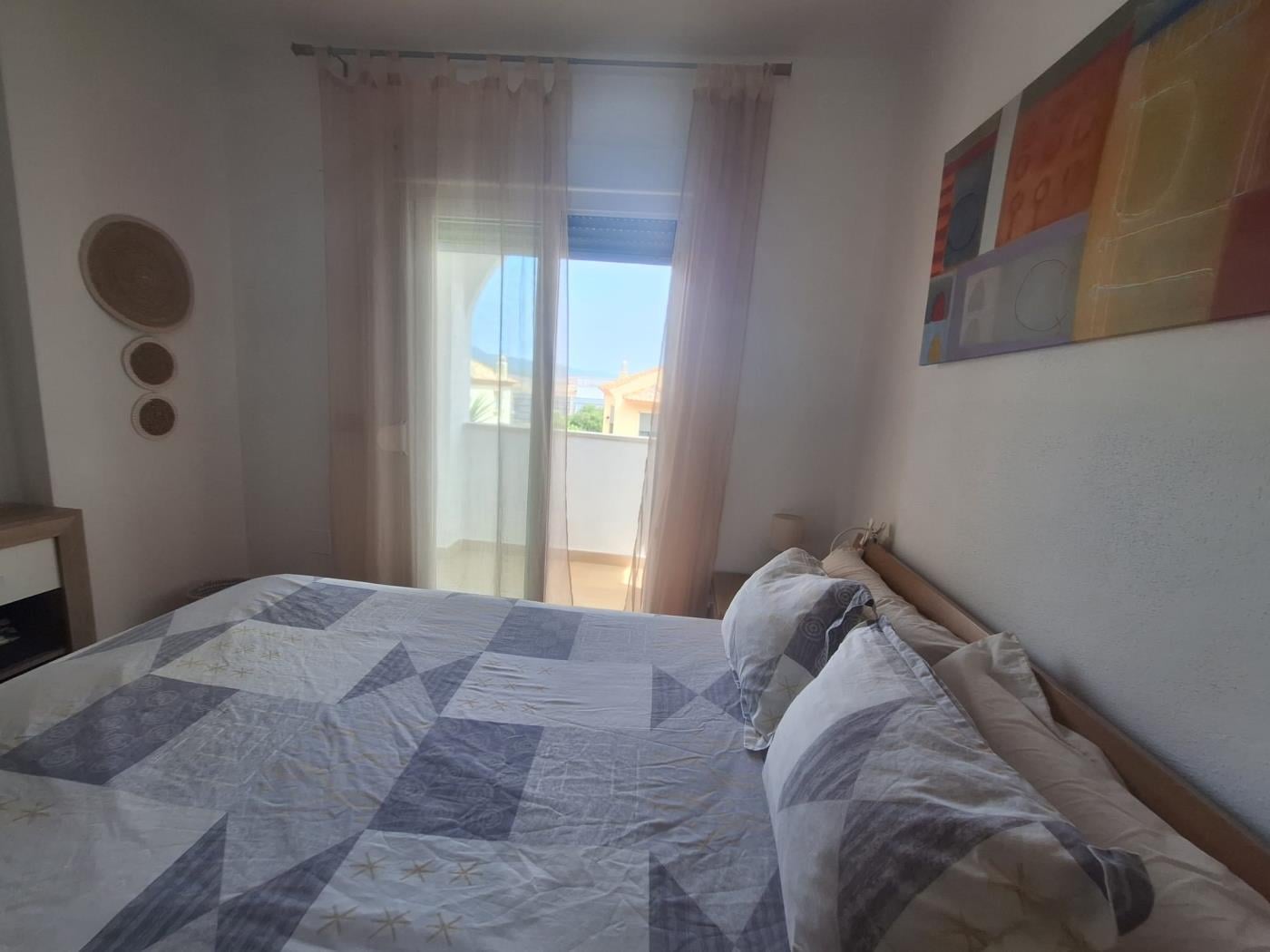 image FANTÁSTICA CASA ADOSADA EN LA TAHONA DE 3 DORMITORIOS + 2 BAÑOS. 4