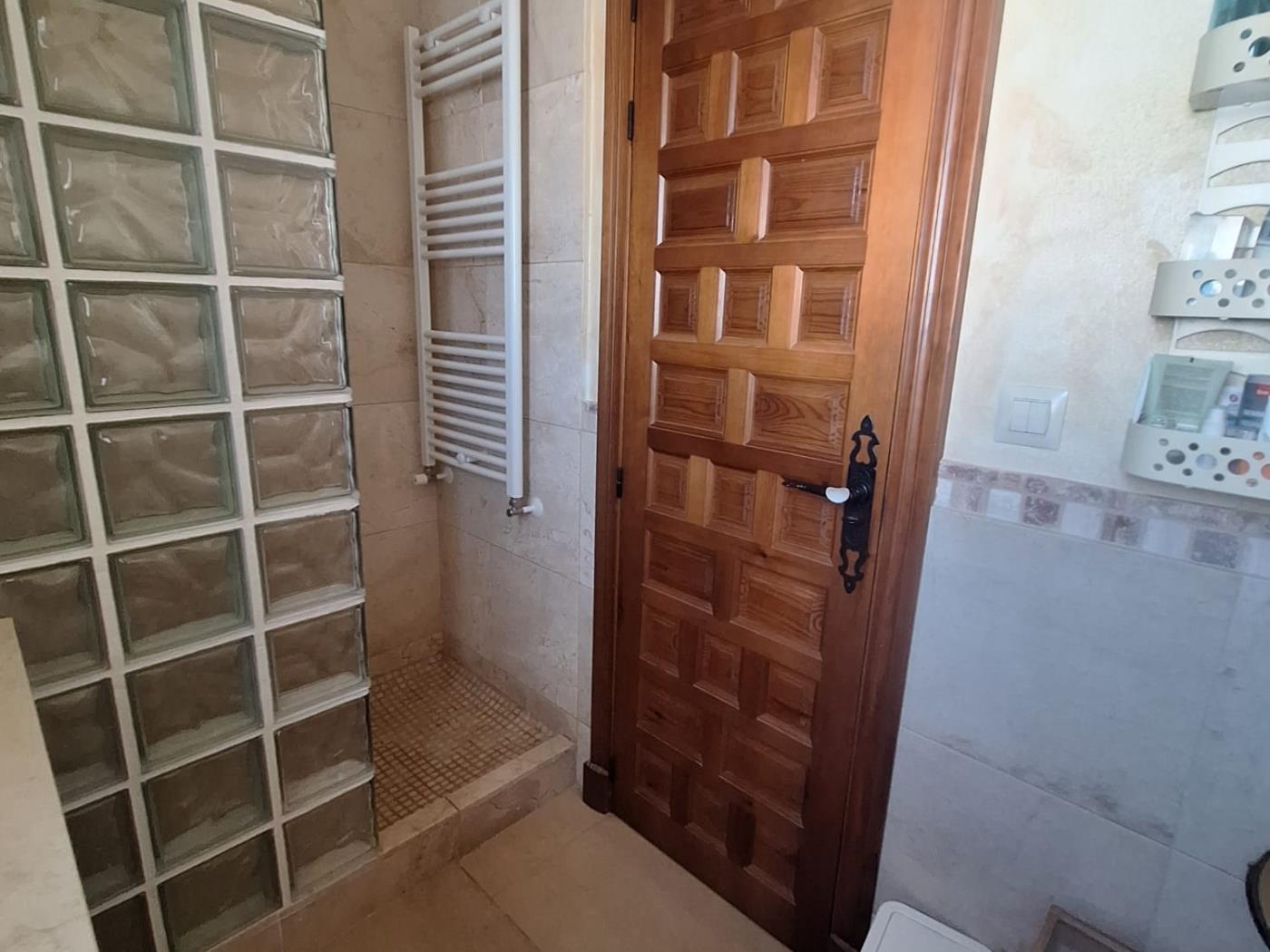 image FANTÁSTICA CASA ADOSADA EN LA TAHONA DE 3 DORMITORIOS + 2 BAÑOS. 5