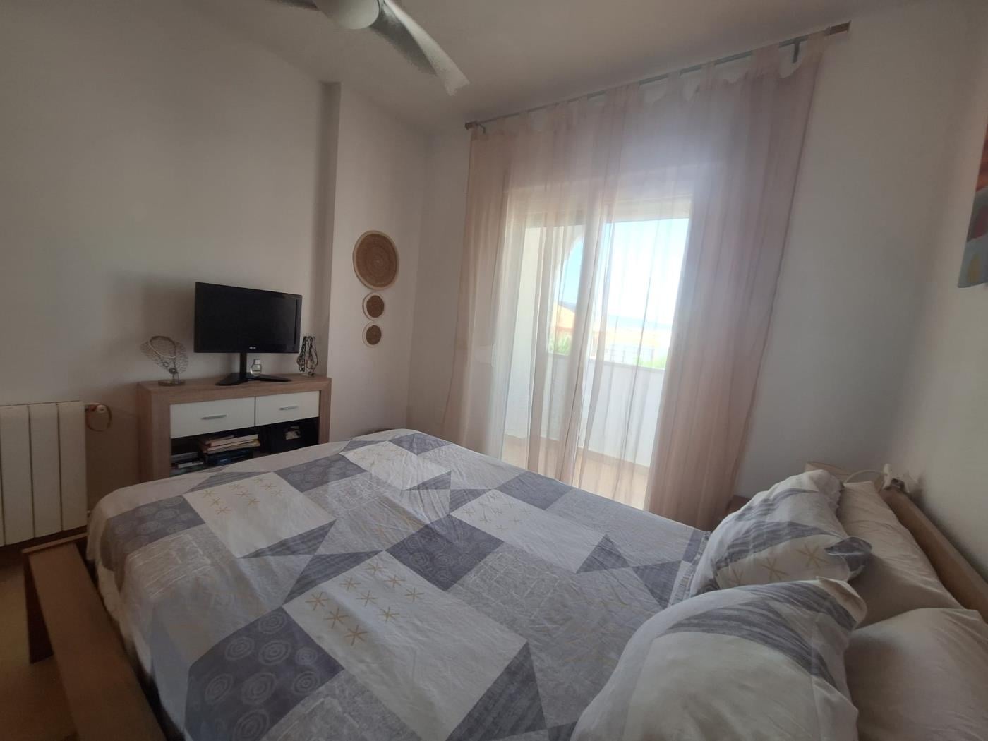 image FANTÁSTICA CASA ADOSADA EN LA TAHONA DE 3 DORMITORIOS + 2 BAÑOS. 8