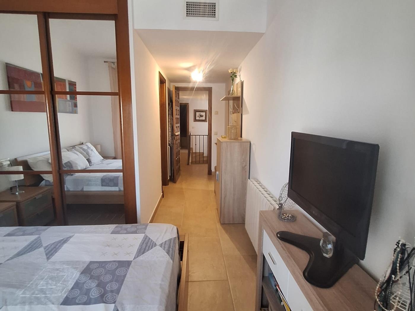 image FANTÁSTICA CASA ADOSADA EN LA TAHONA DE 3 DORMITORIOS + 2 BAÑOS. 8
