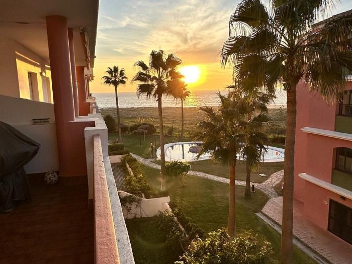 -FANTÁSTICO APARTAMENTO EN COSTA ZAHARA DE 3 DORMITORIOS + 2 BAÑOS.