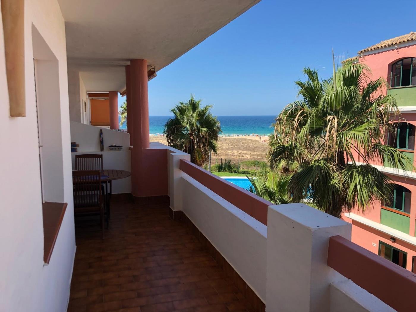 image -FANTÁSTICO APARTAMENTO EN COSTA ZAHARA DE 3 DORMITORIOS + 2 BAÑOS. 1