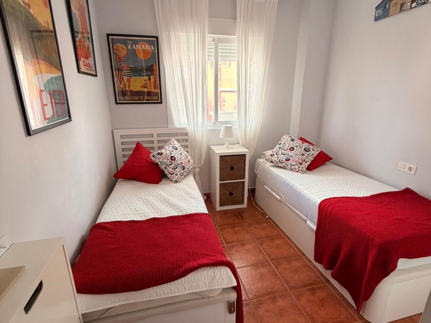 image -FANTÁSTICO APARTAMENTO EN COSTA ZAHARA DE 3 DORMITORIOS + 2 BAÑOS. 21
