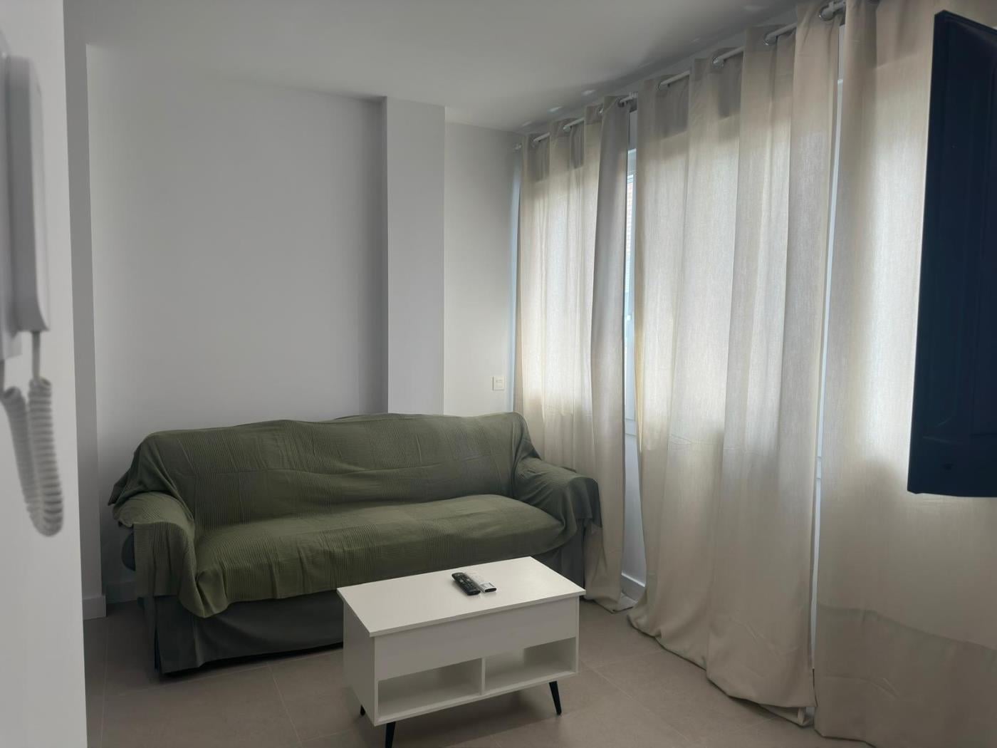 image Nuevo y acogedor apartamento de 1 dormitorio en pleno centro. 1